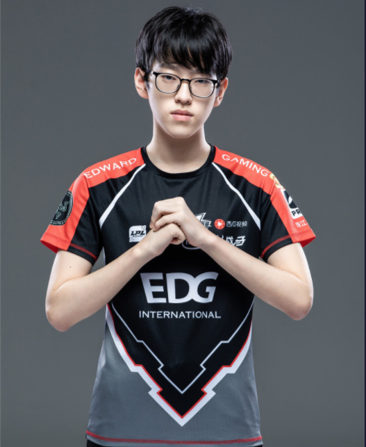 九游电脑版修改-Scout在日本队比赛中重返赛场，重要助攻引发热议！观众掌声雷动的简单介绍-九游电脑版修改